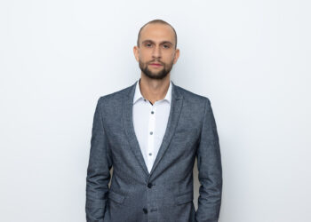 Ich bin ausgebildeter Fachinformatiker für Systemintegration und habe mein Studium der Wirtschaftsinformatik (B.Sc.) als auch das berufsgleitende Studium im Fachbereich IT-Management (M.Sc.) mit überdurchschnittlichem Erfolg abgeschlossen. Während meiner beruflichen Laufbahn konnte ich vielfältige Erfahrungen bei der Mitarbeit in nationalen- und internationalen SAP Projekten sammeln. Eine breit gefächerte, technische sowie fachliche Expertise im SAP-Umfeld ermöglicht es mir, Sie zielgerichtet bei der Analyse, Implementierung und Optimierung von IT-Architekturen zu beraten.